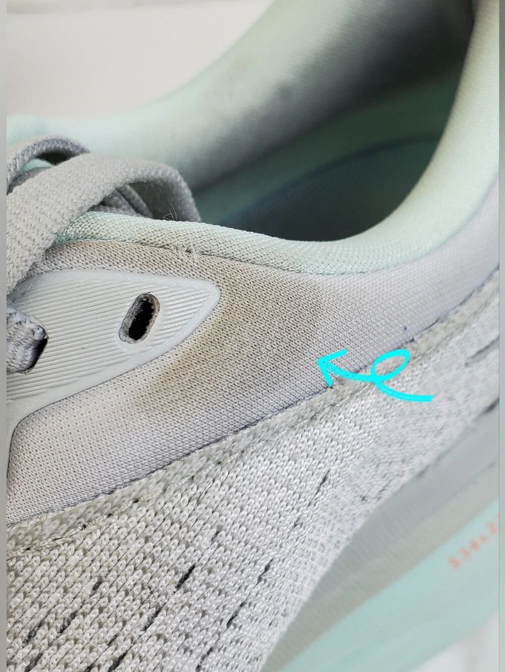 Hoka Womens Bondi 8 Stardust Aqua Breeze Running Shoes READ - Size 8 - GUC